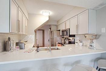 Convenient breakfast bar, perfect for casual dining and extra counter space